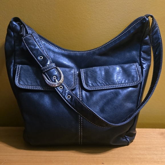Stone Mountain Black Leather Crossbody Shoulder Bag - Picture 2 of 9